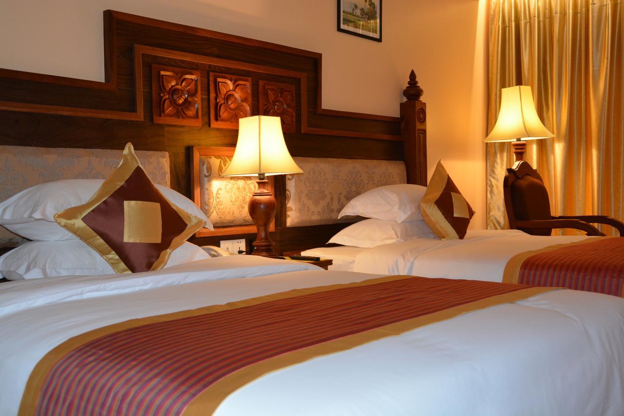 Bayon Era Hotel Siem Reap Exterior photo