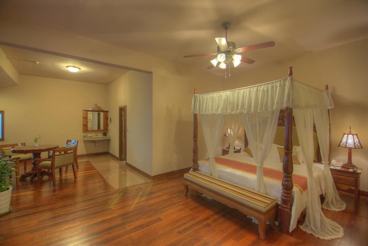 Bayon Era Hotel Siem Reap Exterior photo